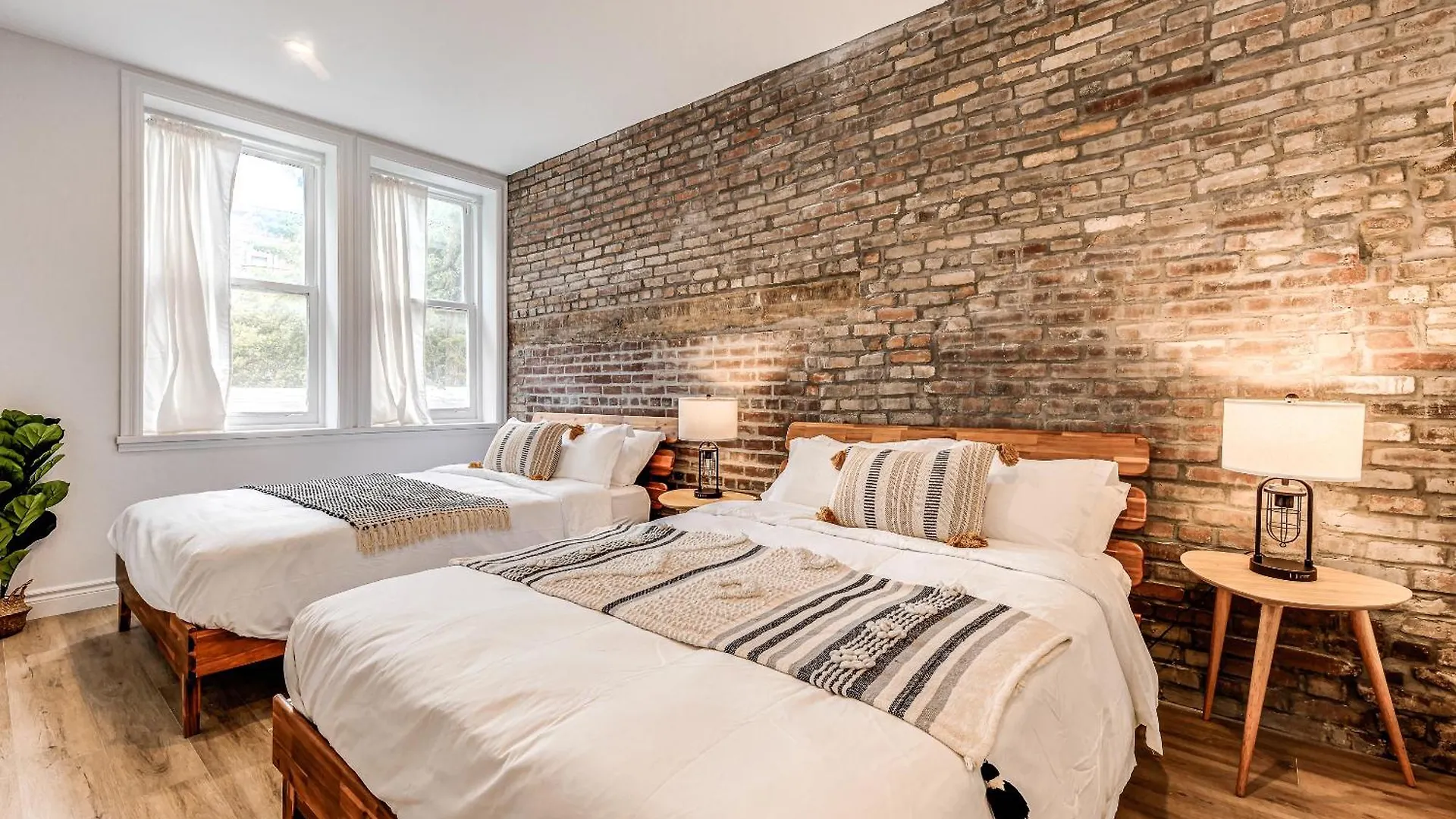 North House - Bohemian Vieux Quebec Two Bedroom 0*, Québec Canada